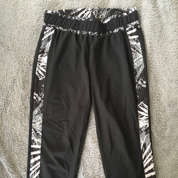 Fabletics Shea Pant Jogger - Picture 3 of 8